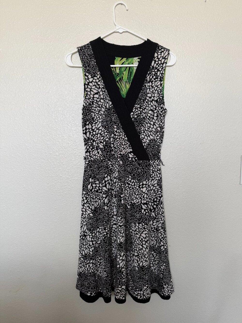 White House Black Market Reversible Wrap Dress Animal Print Tropical Sz 2